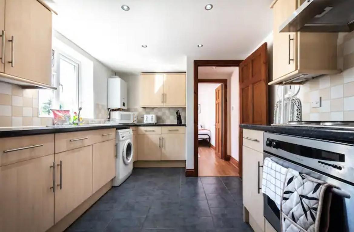 Metropolitan - 2 Bed, Private Parking Apartment, Great Commercial Home From Home Stay! Southampton Exterior photo